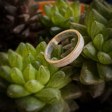 Cargar imagen en el visor de la galería, Anillo textura diamantada
